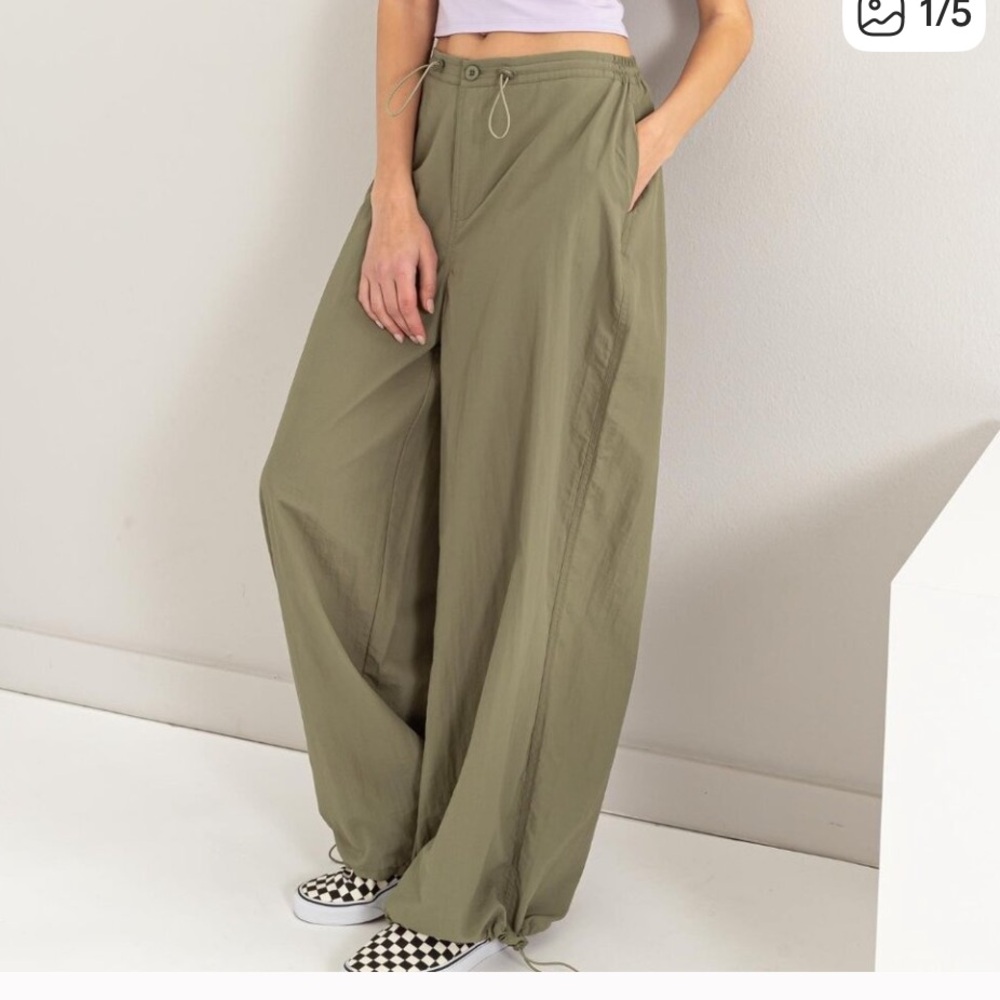 HYFVE Women’s  Sage Green Drawstring Parachute Pants Size Medium